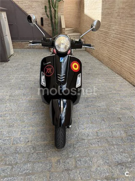 Vespa GTS Super 300 - Vista 9