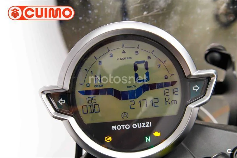 Moto Guzzi V7 – Vista 24