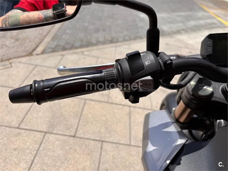 Honda CB 125 R – Vista 15