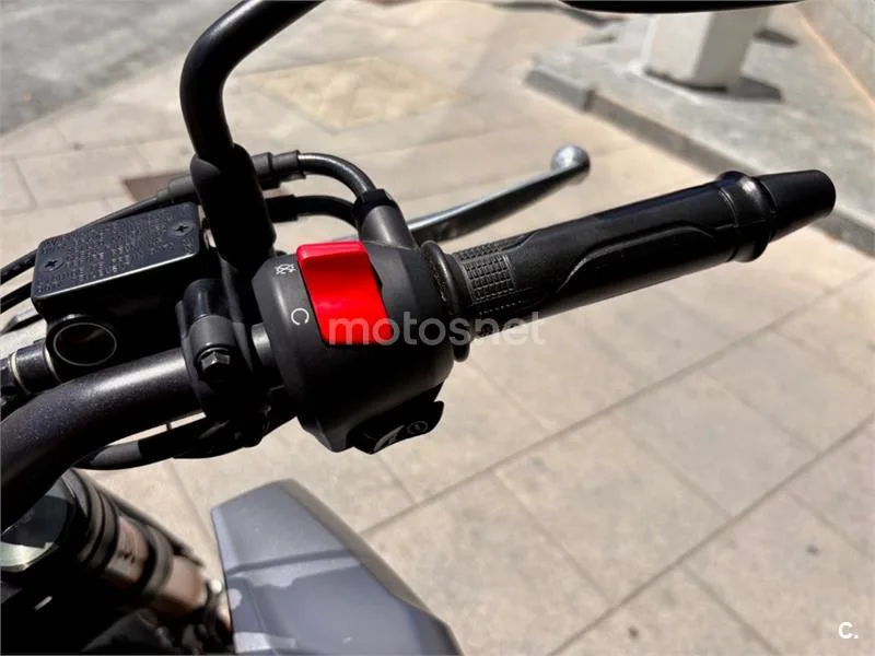 Honda CB 125 R – Vista 16