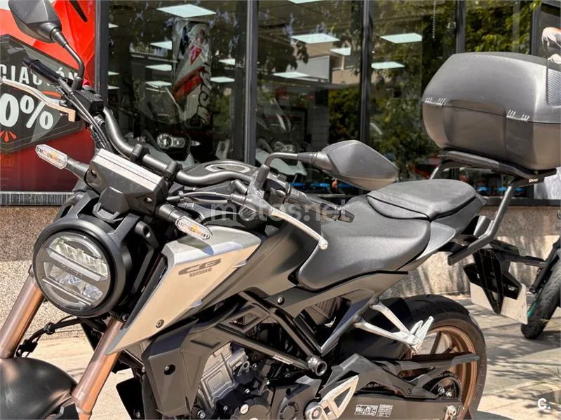 Honda CB 125 R – Vista 10