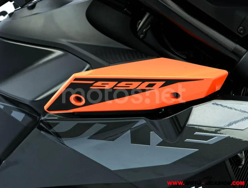 KTM 990 – Vista 9
