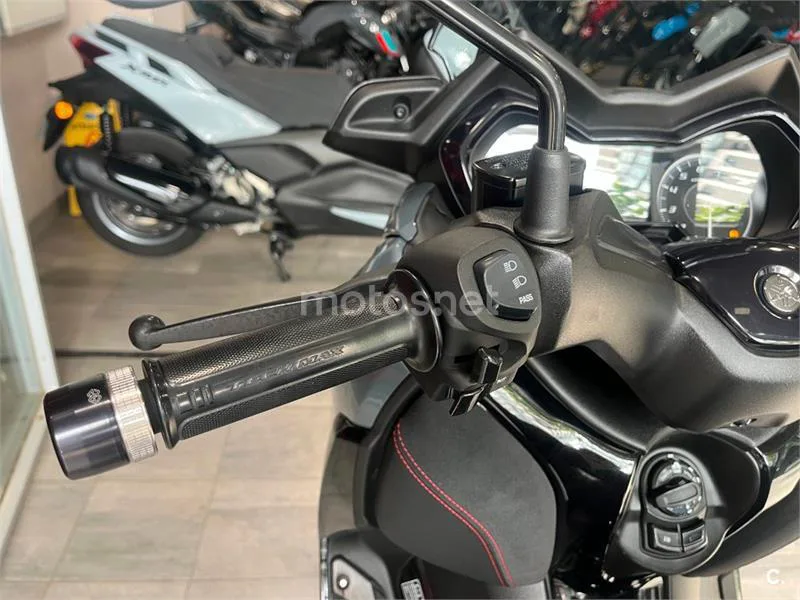Yamaha XMAX 300 – Vista 8