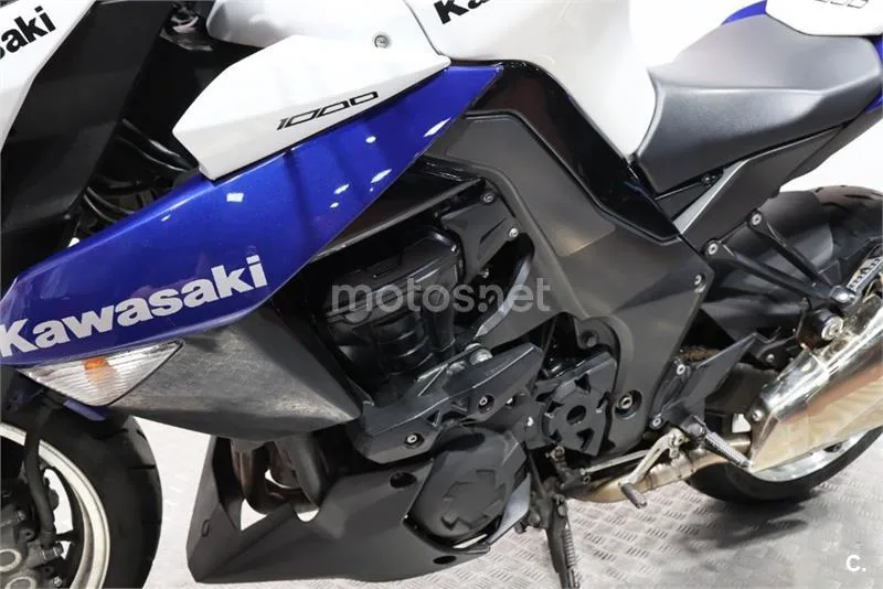 Kawasaki Z1000 – Vista 13