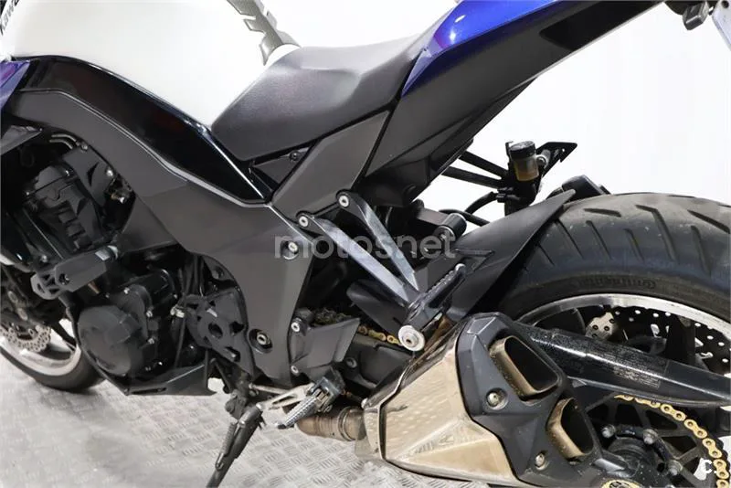 Kawasaki Z1000 – Vista 14