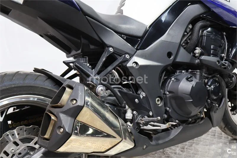 Kawasaki Z1000 – Vista 15