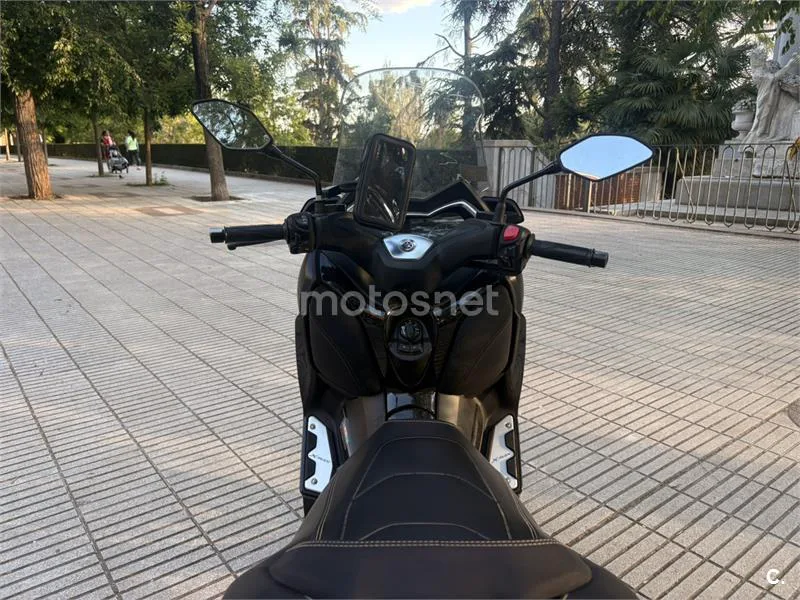 Yamaha XMAX 300 – Vista 12