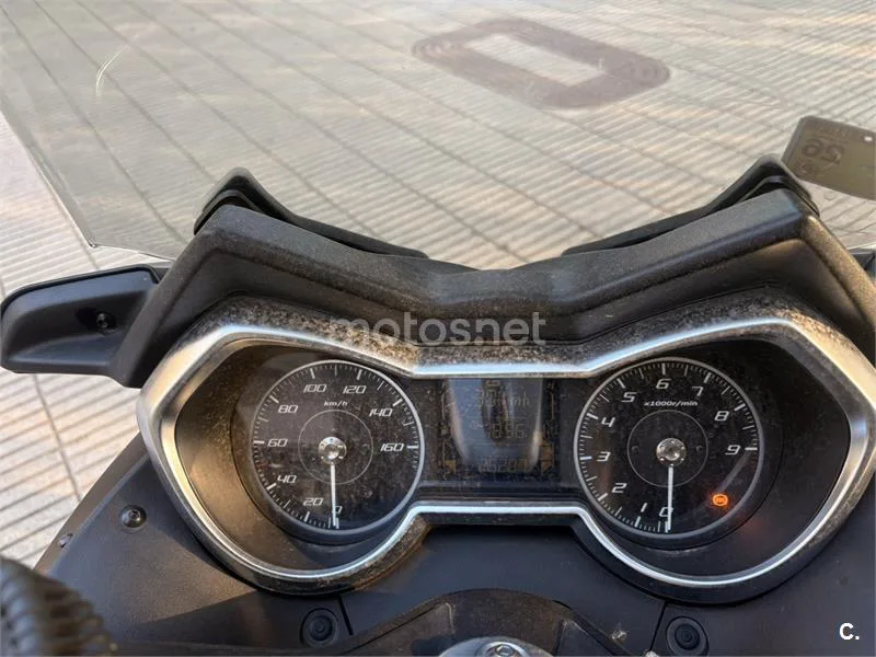 Yamaha XMAX 300 – Vista 10