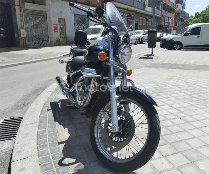 Suzuki Intruder 250 – Vista 3