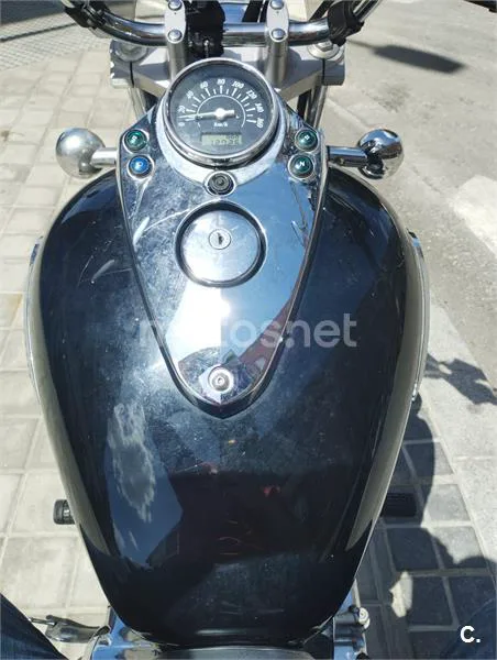 Suzuki Intruder 250 – Vista 6