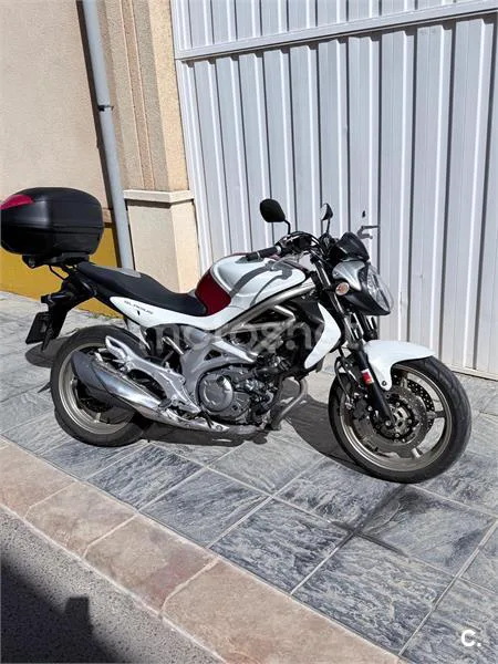 Suzuki SFV 650 Gladius – Vista 2