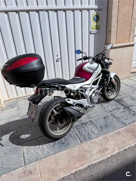 Suzuki SFV 650 Gladius – Vista 3