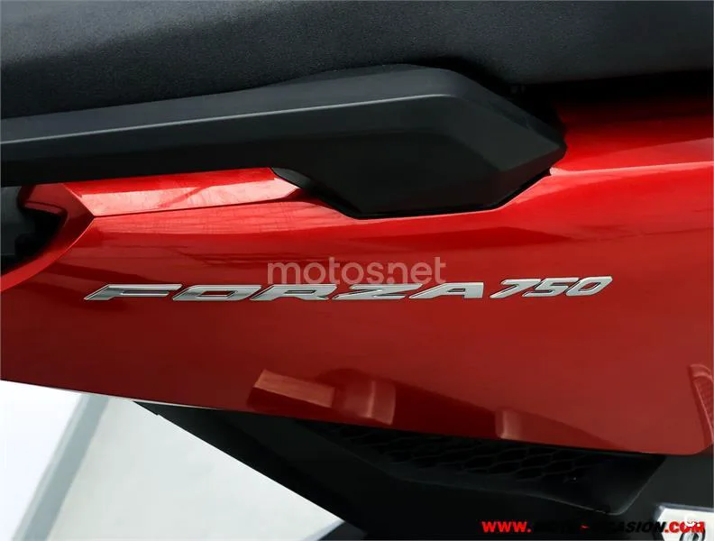 Honda Forza 750 – Vista 9