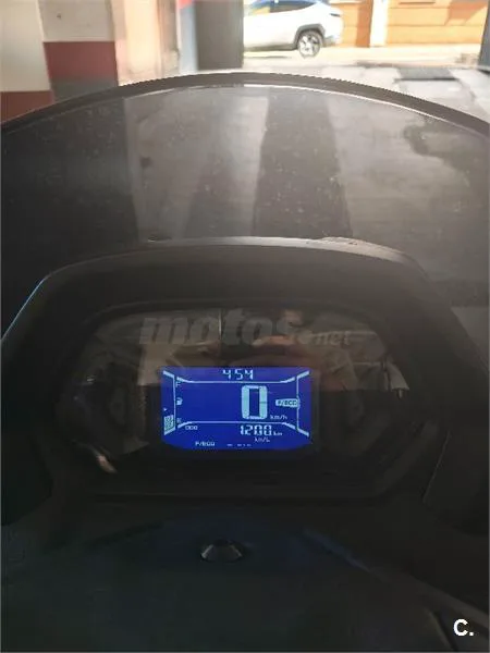 Yamaha NMAX – Vista 4