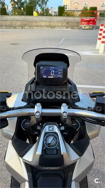 Honda ADV 350 – Vista 6