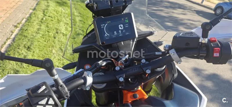 KTM 890 – Vista 11