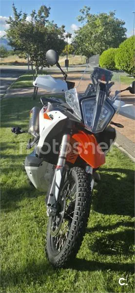 KTM 890 – Vista 12