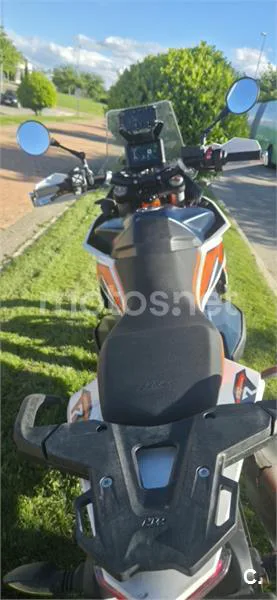 KTM 890 – Vista 10