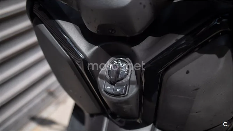 Yamaha XMAX 300 – Vista 11