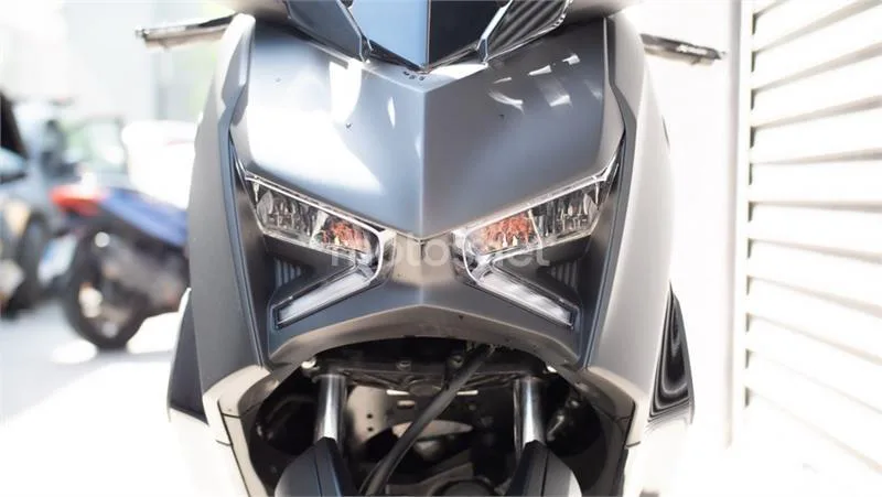 Yamaha XMAX 300 – Vista 12