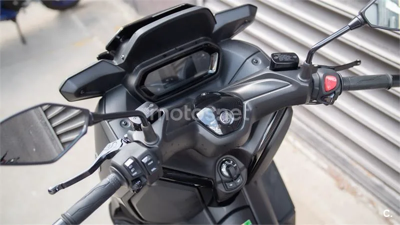 Yamaha XMAX 300 – Vista 21