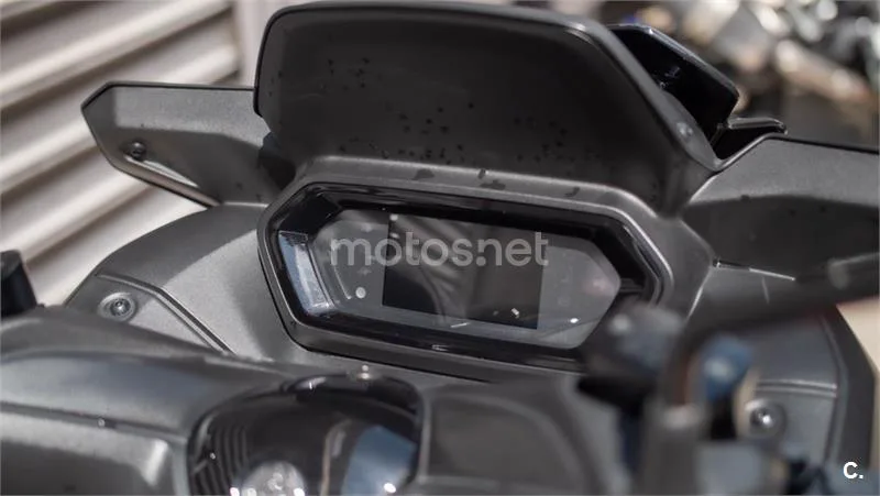 Yamaha XMAX 300 – Vista 9
