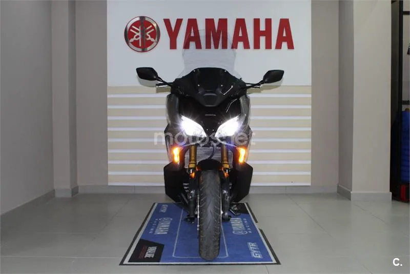 Honda Forza 750 – Vista 3