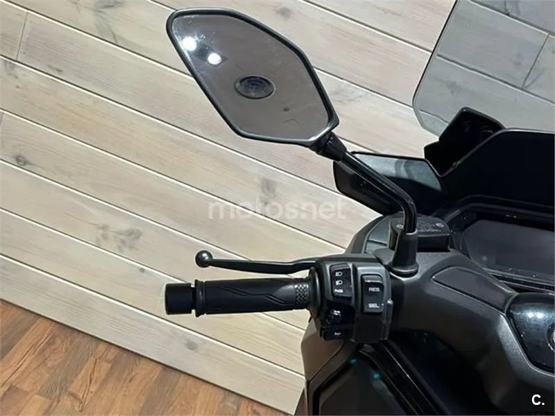 Yamaha XMAX 300 – Vista 11