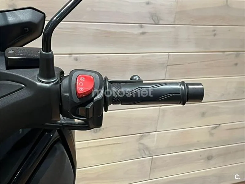 Yamaha XMAX 300 – Vista 14