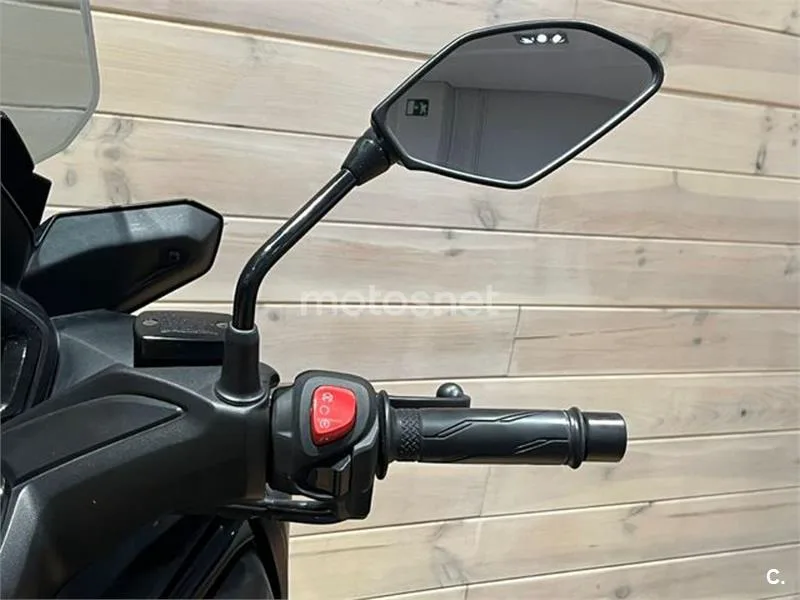 Yamaha XMAX 300 – Vista 15