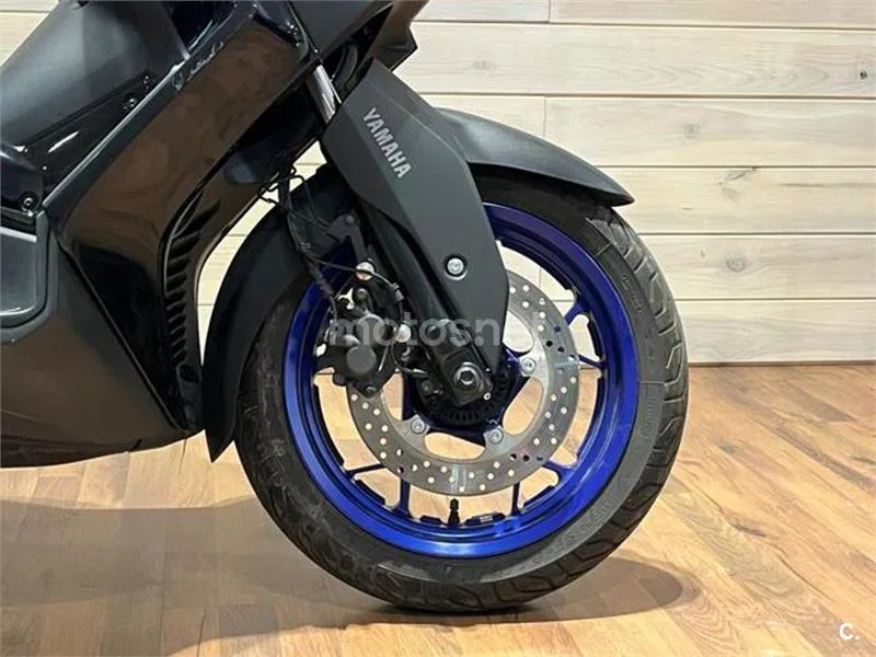 Yamaha XMAX 300 – Vista 9