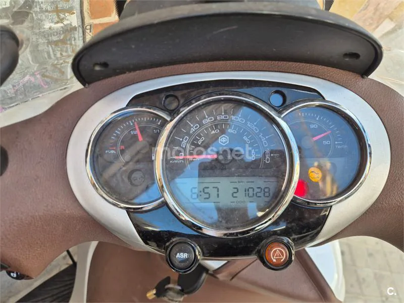 Piaggio Beverly 300 – Vista 2