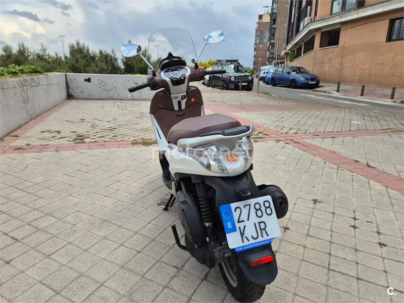Piaggio Beverly 300 – Vista 5