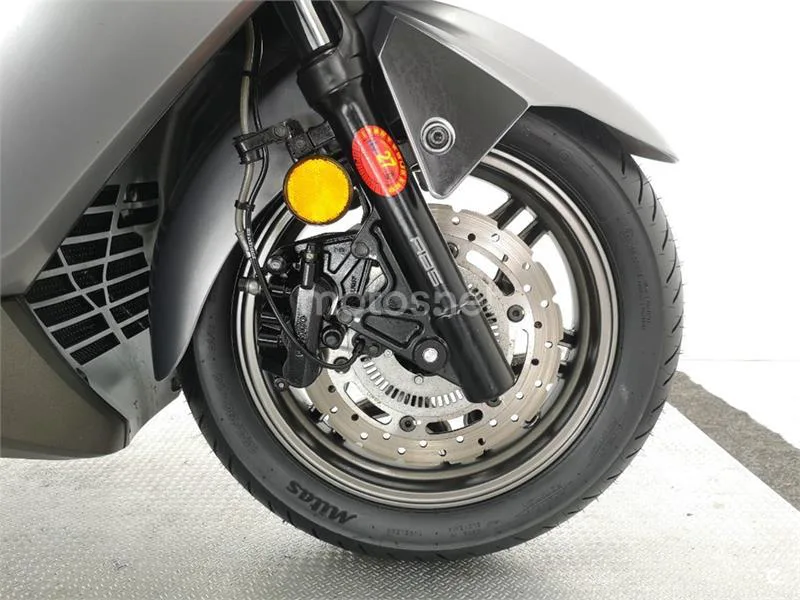 Kymco Grand Dink 300 – Vista 11