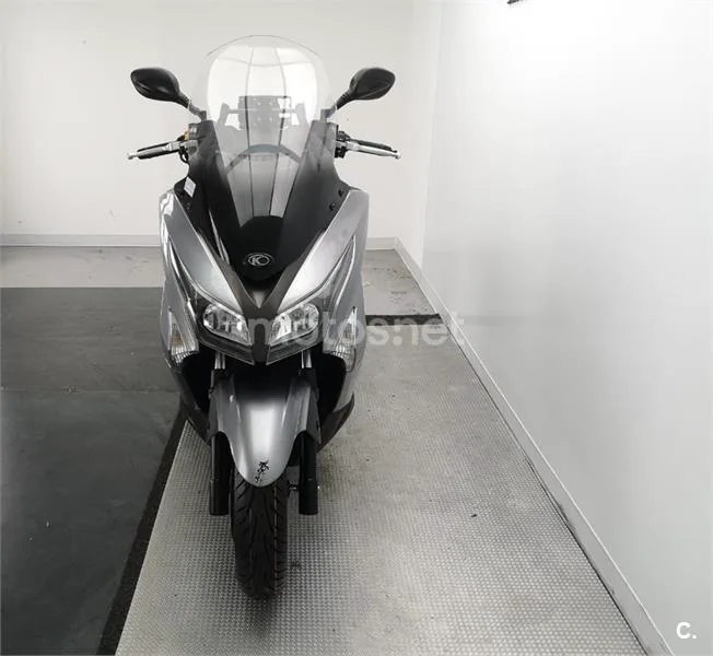Kymco Grand Dink 300 – Vista 3