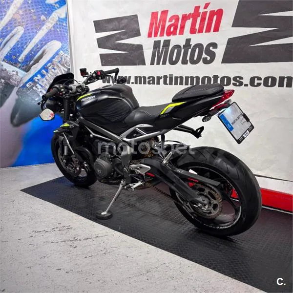 Triumph Street Triple 765 – Vista 11
