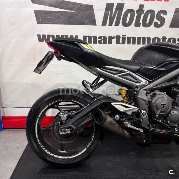 Triumph Street Triple 765 – Vista 12
