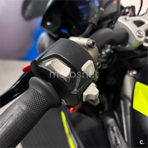 Triumph Street Triple 765 – Vista 16