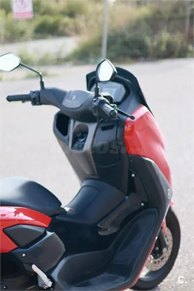 Yamaha NMAX – Vista 8