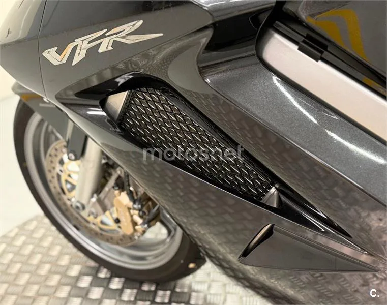 Honda VFR 800 – Vista 23