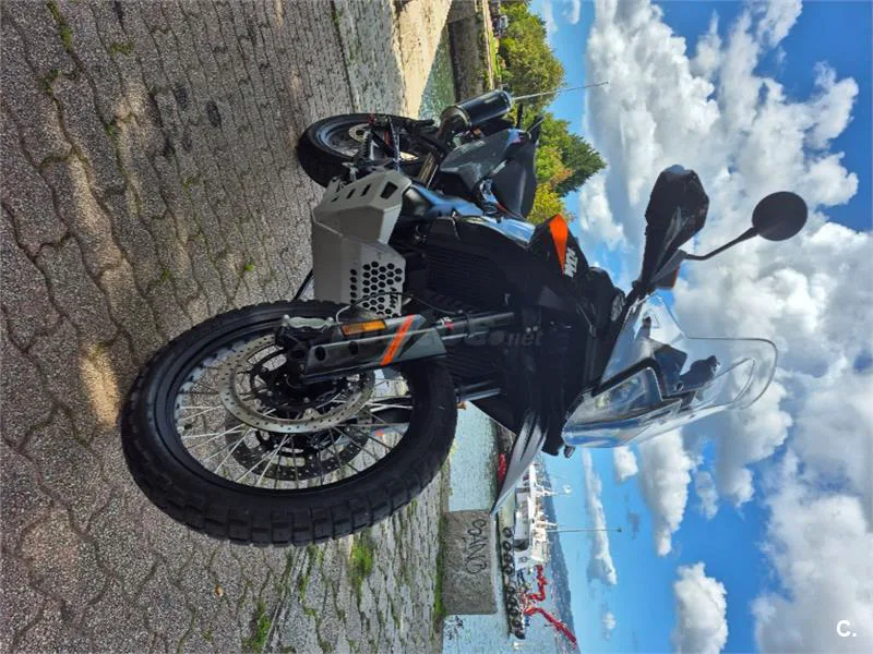 KTM 890 – Vista 2
