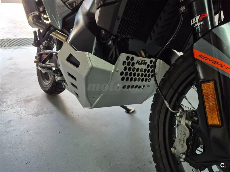 KTM 890 – Vista 7