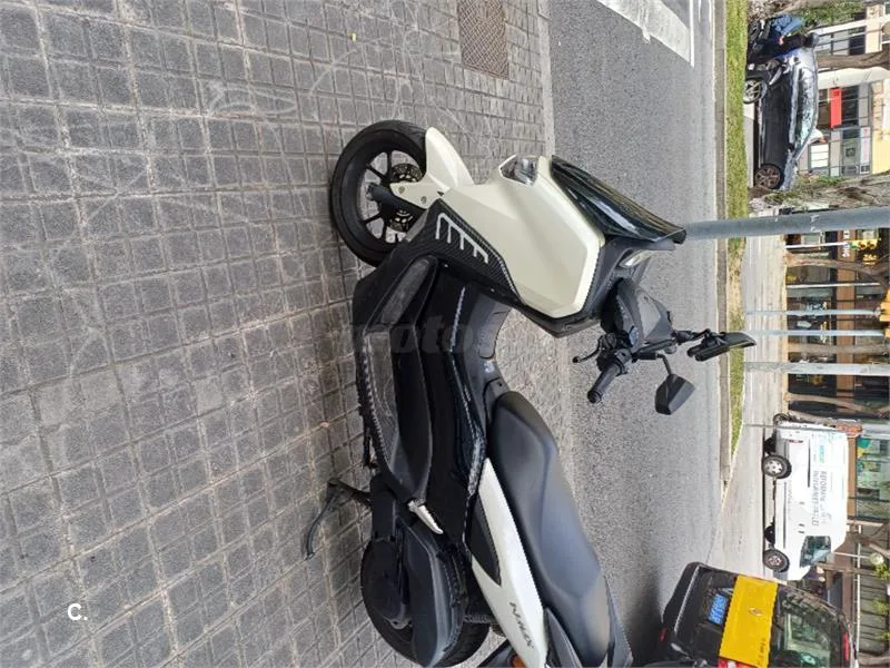 Yamaha NMAX – Vista 9