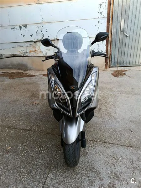 Kymco Super Dink 300i – Vista 2