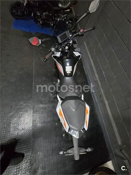KTM 390 – Vista 4