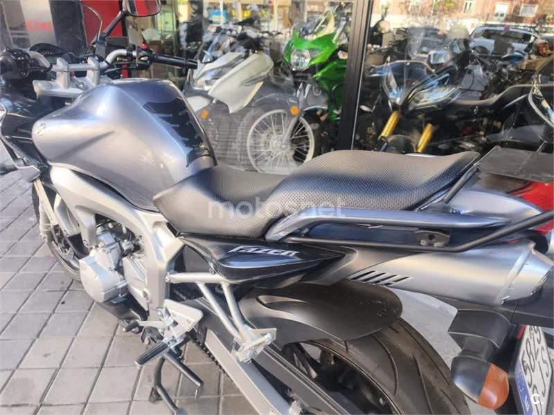 Yamaha FZ6 Fazer – Vista 16