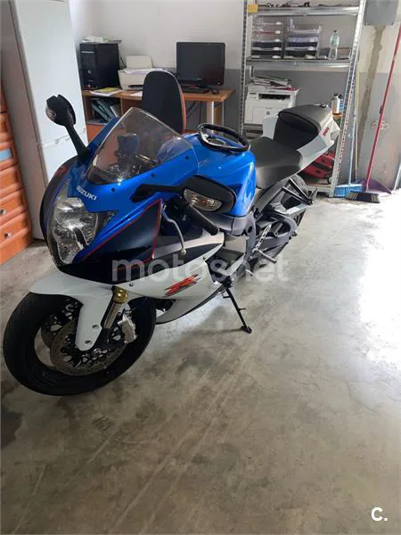 Suzuki GSX-R750 – Vista 3