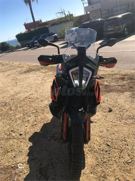 KTM 890 – Vista 2
