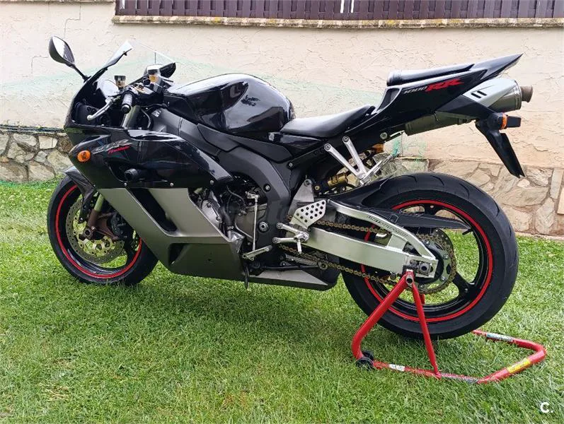 Honda CBR 1000RR Fireblade – Vista 3