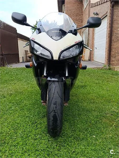 Honda CBR 1000RR Fireblade – Vista 7
